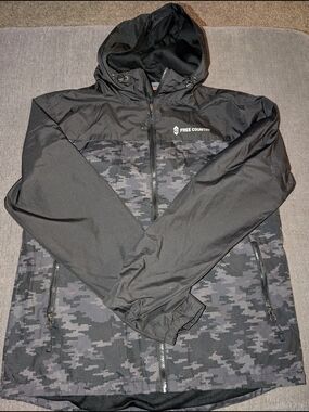 Free Country Men's Black & Gray Camo Hooded Windbreaker